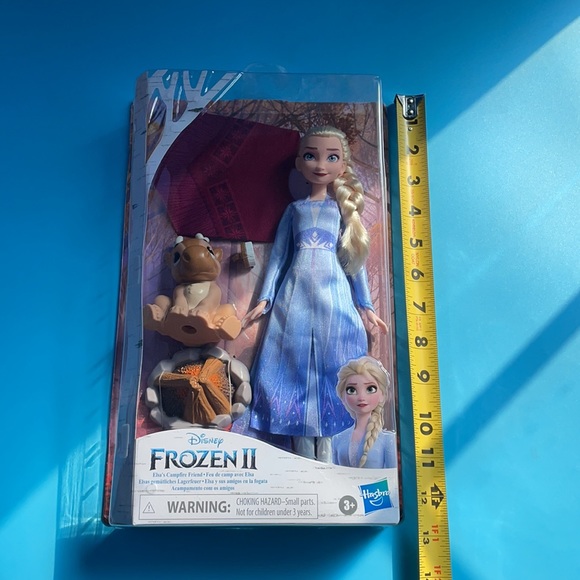 NWT Disney Frozen 2 Elsa's Campfire Friend, Elsa Doll with Baby Rein… - Picture 3 of 3
